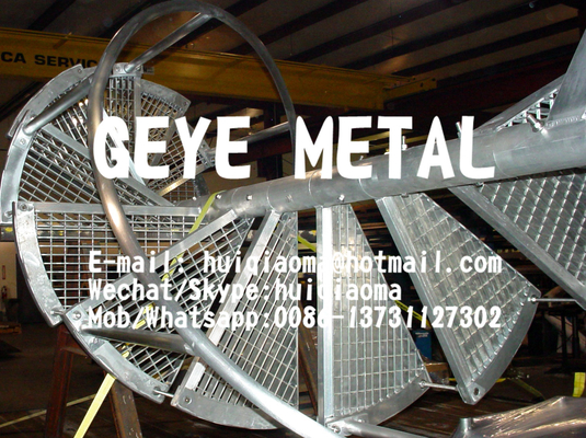 China Rejillas del metal, pisadas de escalera antirresbaladizas de las rejas de la barra de acero para los pasos espirales y helicoidales de la escalera proveedor